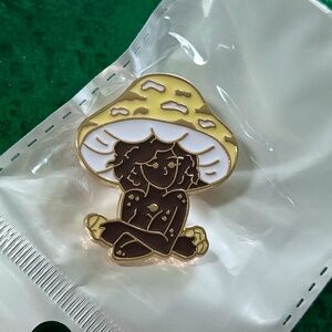 Mushroom lady pin 🍄